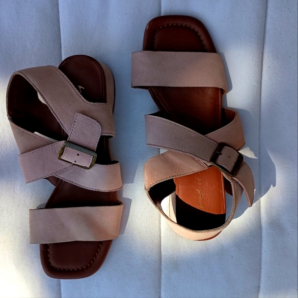 Band Of The Free Women's Tan Sandals_8.5 - Picture 2 of 9